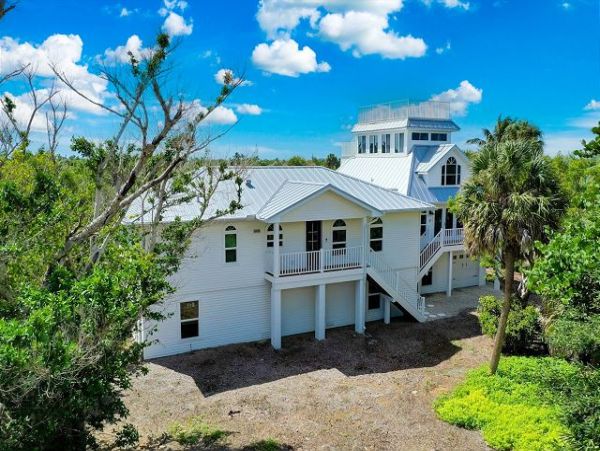 Luxury Island Retreat near Bowman's Beach 3 Bedrooms, Heated Pool