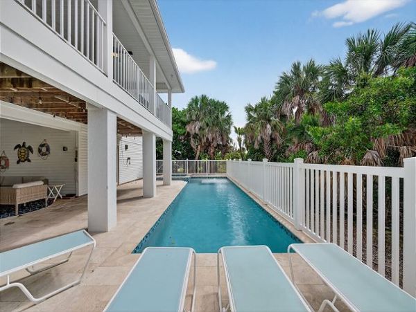 Luxury Island Retreat near Bowman's Beach 3 Bedrooms, Heated Pool