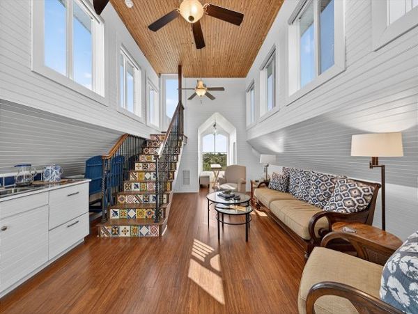 Luxury Island Retreat near Bowman's Beach 3 Bedrooms, Heated Pool