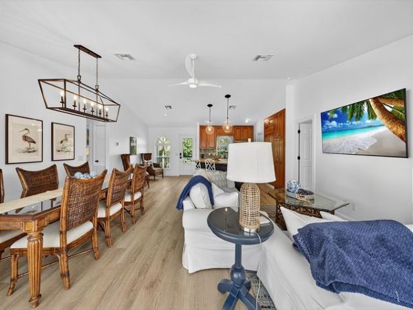 Luxury Island Retreat near Bowman's Beach 3 Bedrooms, Heated Pool