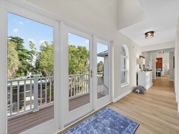 Luxury Island Retreat near Bowman's Beach 3 Bedrooms, Heated Pool