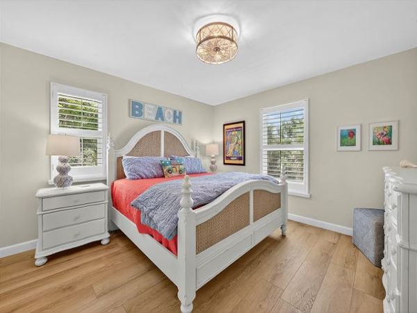 Luxury Island Retreat near Bowman's Beach 3 Bedrooms, Heated Pool