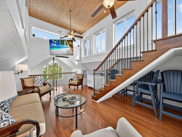 Luxury Island Retreat near Bowman's Beach 3 Bedrooms, Heated Pool