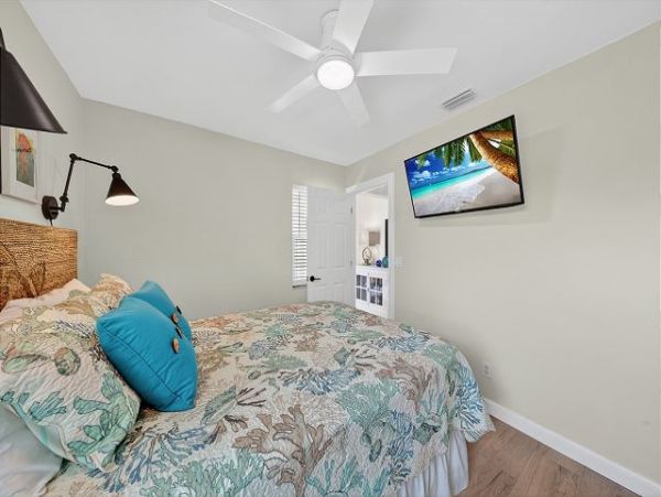 Luxury Island Retreat near Bowman's Beach 3 Bedrooms, Heated Pool