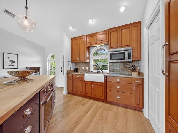 Luxury Island Retreat near Bowman's Beach 3 Bedrooms, Heated Pool