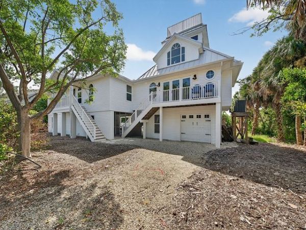 Luxury Island Retreat near Bowman's Beach 3 Bedrooms, Heated Pool