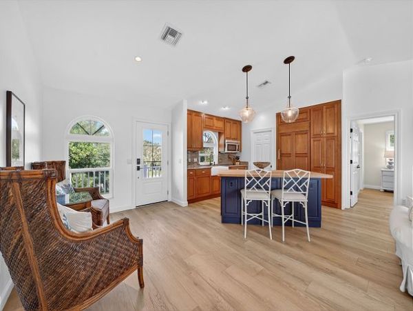 Luxury Island Retreat near Bowman's Beach 3 Bedrooms, Heated Pool