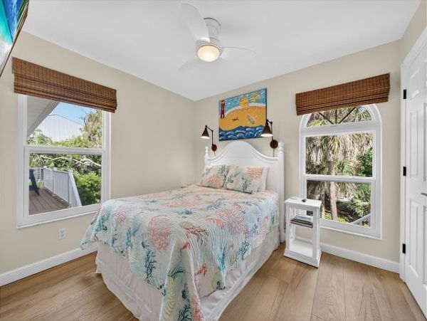 Luxury Island Retreat near Bowman's Beach 3 Bedrooms, Heated Pool
