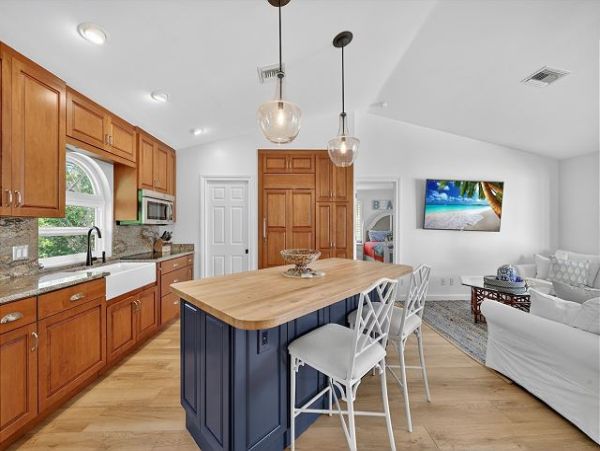 Luxury Island Retreat near Bowman's Beach 3 Bedrooms, Heated Pool