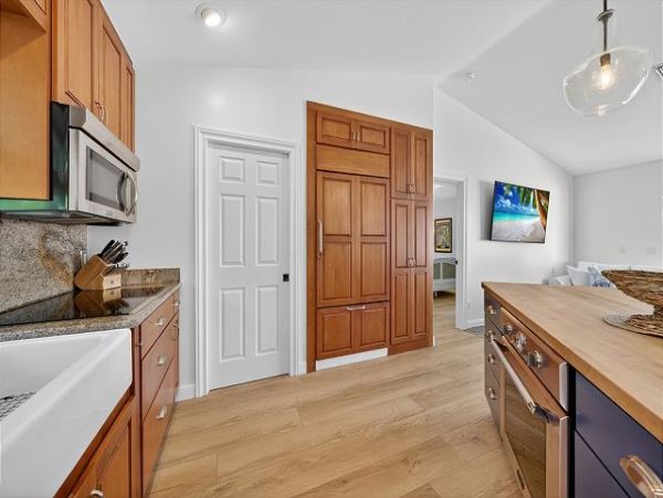 Luxury Island Retreat near Bowman's Beach 3 Bedrooms, Heated Pool