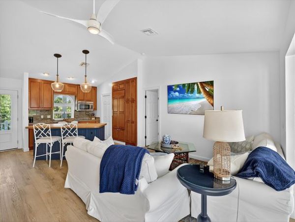 Luxury Island Retreat near Bowman's Beach 3 Bedrooms, Heated Pool
