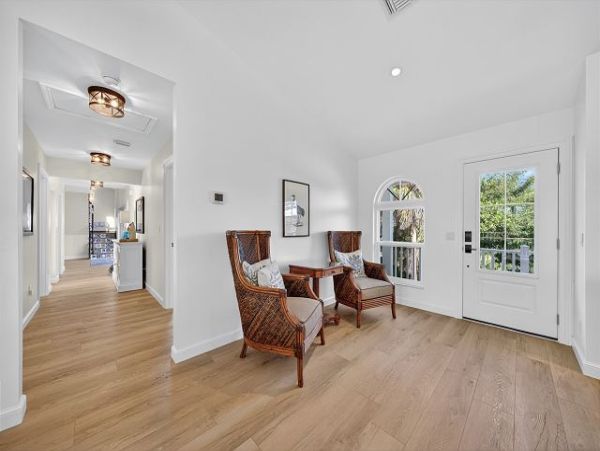 Luxury Island Retreat near Bowman's Beach 3 Bedrooms, Heated Pool
