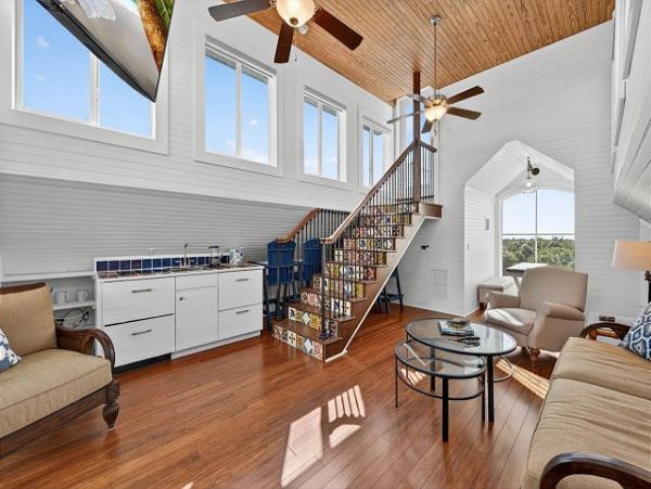 Luxury Island Retreat near Bowman's Beach 3 Bedrooms, Heated Pool