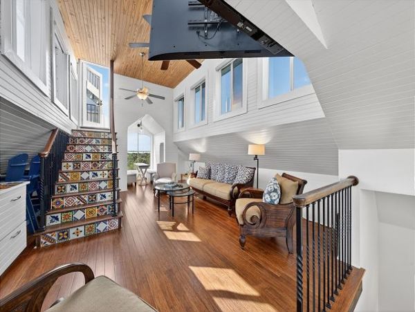 Luxury Island Retreat near Bowman's Beach 3 Bedrooms, Heated Pool