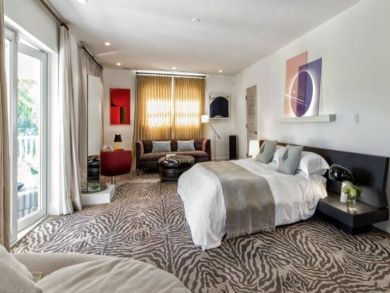 Posh Four Bedroom Vacation Home in Coral Gables