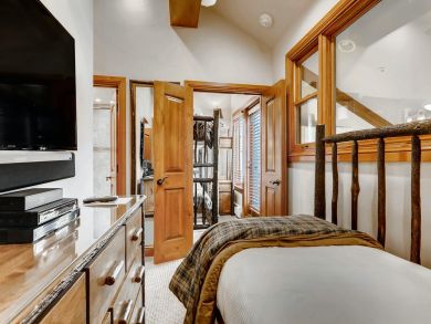 Luxury Vail Vacation Condo Ski-In Ski-Out Sleeps 13 Guests