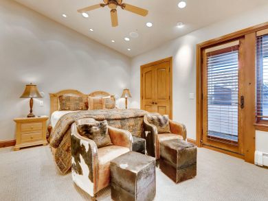 Luxury Vail Vacation Condo Ski-In Ski-Out Sleeps 13 Guests