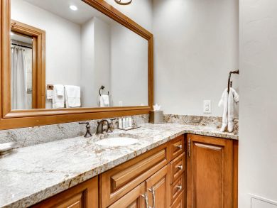 Luxury Vail Vacation Condo Ski-In Ski-Out Sleeps 13 Guests