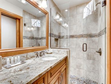 Luxury Vail Vacation Condo Ski-In Ski-Out Sleeps 13 Guests