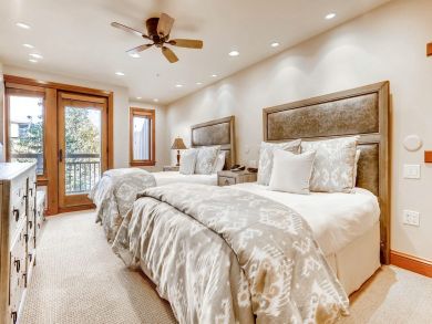 Luxury Vail Vacation Condo Ski-In Ski-Out Sleeps 13 Guests