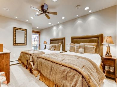 Luxury Vail Vacation Condo Ski-In Ski-Out Sleeps 13 Guests