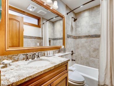 Luxury Vail Vacation Condo Ski-In Ski-Out Sleeps 13 Guests