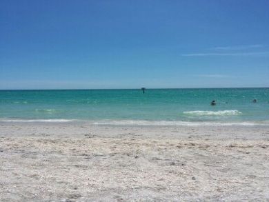 Vacation Condo 1 Bedroom Sleeps 4 Guests Beachfront Location With Pool