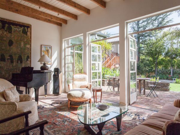 Hollywood Hills Four Bedroom Vacation Home with Pool & Spa
