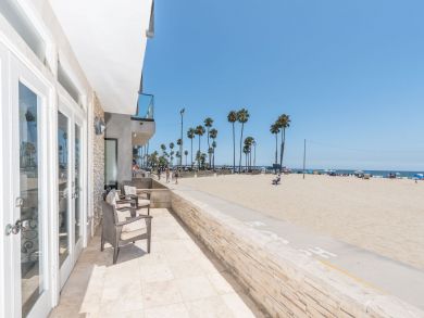 Newport Beach Oceanfront Four Bedrooms Single Family Home