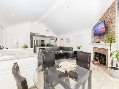 Newport Beach Oceanfront Four Bedrooms Single Family Home