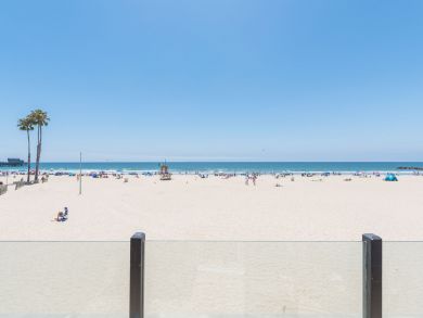 Newport Beach Oceanfront Four Bedrooms Single Family Home