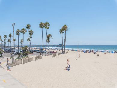 Newport Beach Oceanfront Four Bedrooms Single Family Home