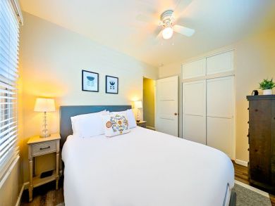 La Jolla Two Bedroom Vacation Cottage Walk to Beach Sleeps 5