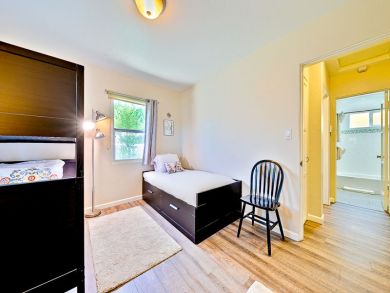 La Jolla Two Bedroom Vacation Cottage Walk to Beach Sleeps 5