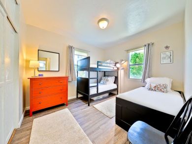 La Jolla Two Bedroom Vacation Cottage Walk to Beach Sleeps 5