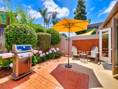 La Jolla Two Bedroom Vacation Cottage Walk to Beach Sleeps 5