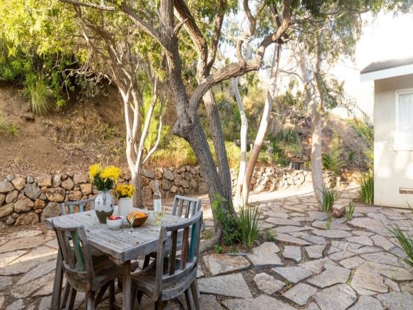 Ocean View Three Bedroom Vacation Home in Malibu Sleeps 8