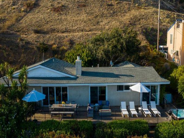 Ocean View Three Bedroom Vacation Home in Malibu Sleeps 8