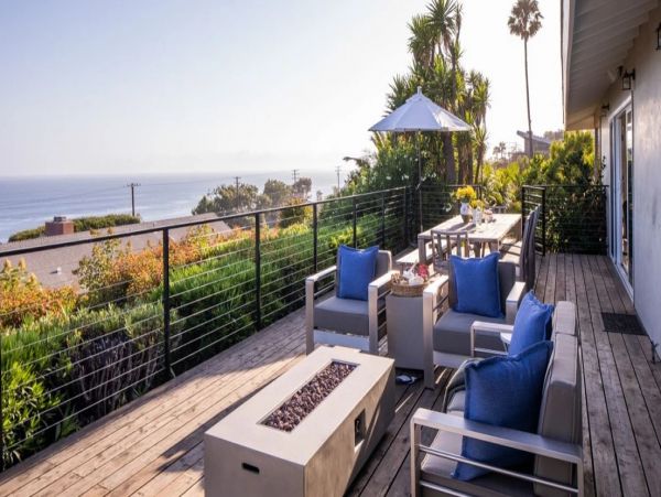 Ocean View Three Bedroom Vacation Home in Malibu Sleeps 8