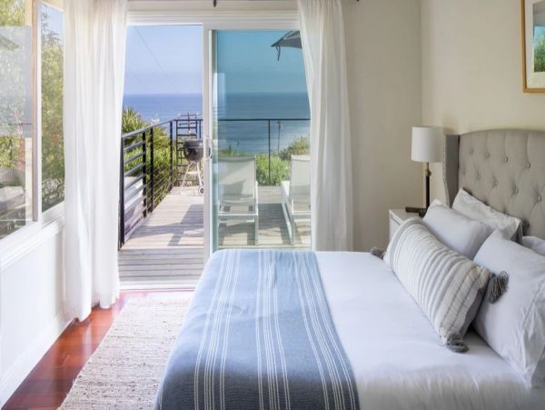 Ocean View Three Bedroom Vacation Home in Malibu Sleeps 8