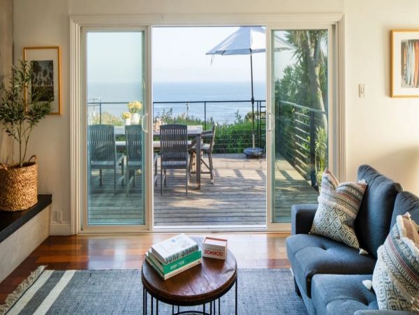 Ocean View Three Bedroom Vacation Home in Malibu Sleeps 8