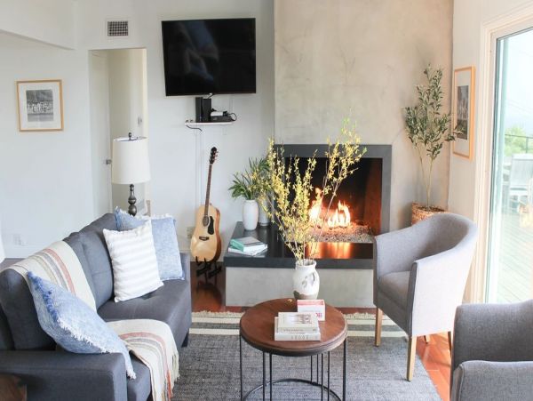 Ocean View Three Bedroom Vacation Home in Malibu Sleeps 8