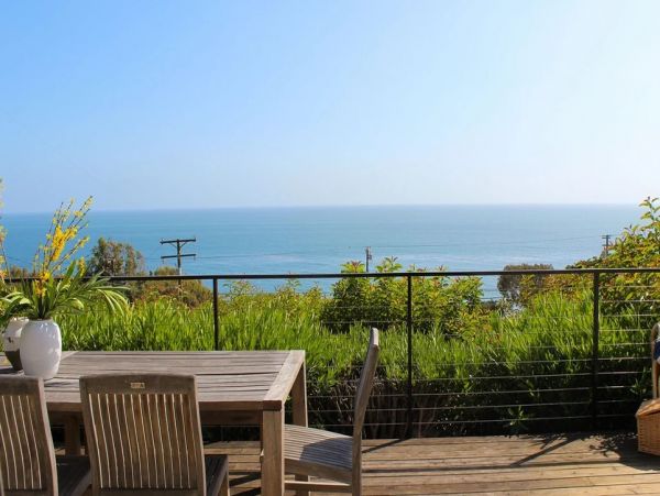 Ocean View Three Bedroom Vacation Home in Malibu Sleeps 8