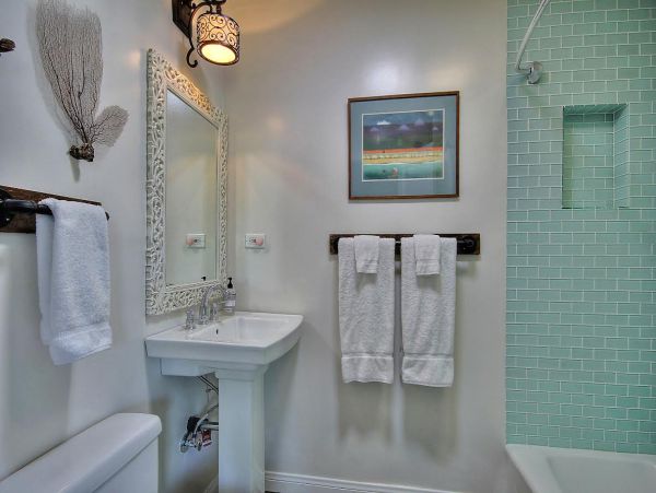 Santa Barbara Vacation Accommodation Walk to Beach Sleeps 6