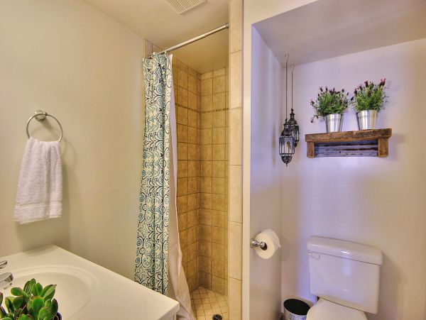 Santa Barbara Vacation Accommodation Walk to Beach Sleeps 6