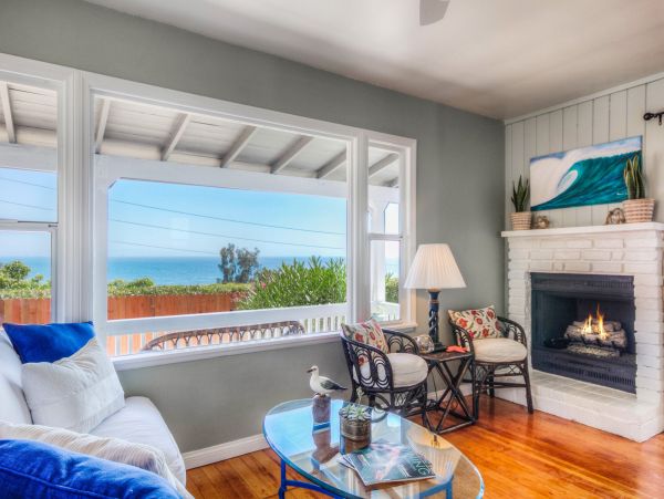 Santa Barbara Vacation Accommodation Walk to Beach Sleeps 6