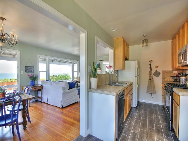 Santa Barbara Vacation Accommodation Walk to Beach Sleeps 6