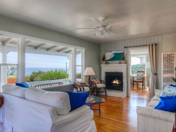 Santa Barbara Vacation Accommodation Walk to Beach Sleeps 6