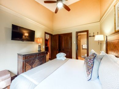 Beaver Creek Ski in Ski Out Vacation Condo Sleeps 8 Guests Beaver Creek Ski in Ski Out Vacation Condo Sleeps 8 Guests