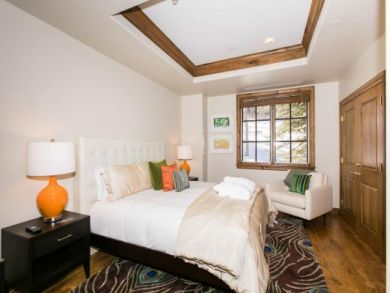 Elegant Ground Floor 2 Bedroom Plus Den Beaver Creek Rental